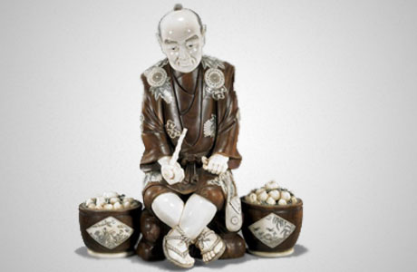 Александр Фельдман подарил музею 15 оригинальных статуэток окимоно
