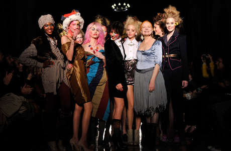 Модный дом Vivienne Westwood возжелал, чтобы к его новой осенне-зимней коллекции отнеслись почтительно и серьезно