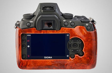 Фотокамера оснащена 3-дюймовым ЖК-дисплеем с разрешением 460 тыс. точек