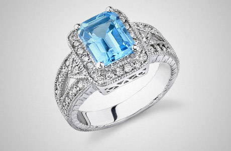 Кольцо с ярким голубым бриллиантом