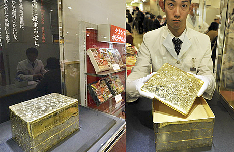 Коробка дзюбако, весом 3,3 кг, создана из желтого золота 19 карат
