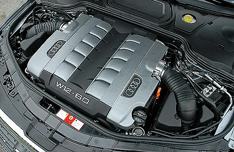Под капотом у A8 L W12 находится атмосферный 12-цилиндровый W-двигатель мощностью 500 лошадиных сил и объемом 6,3 л. Разогнаться до 200 км/ч машина способна всего за 17,4 секунды
