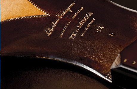 При изготовлении обуви для Salvatore Ferragamo, мастера использовали специальную технологию Tramezza