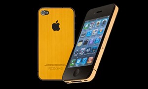 Телефоны : Золотой iPhone 4S от Amosu Couture