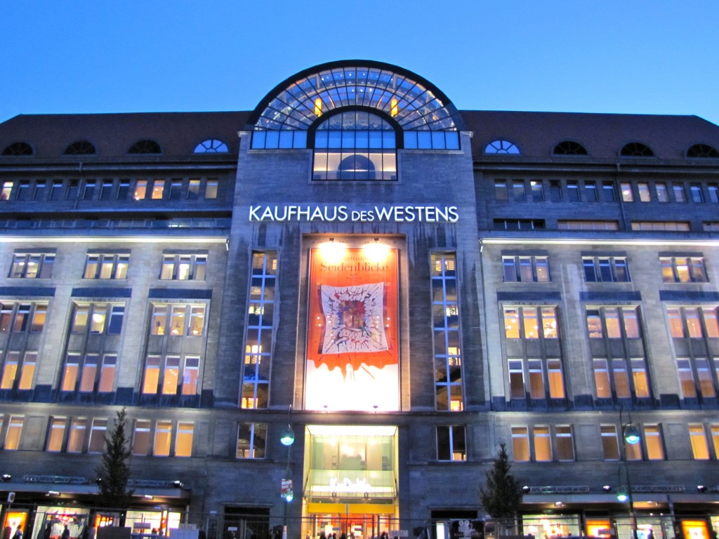 KaDeWe – самый знаменитый торговый центр Берлина и один из крупнейших универсальных магазинов мира