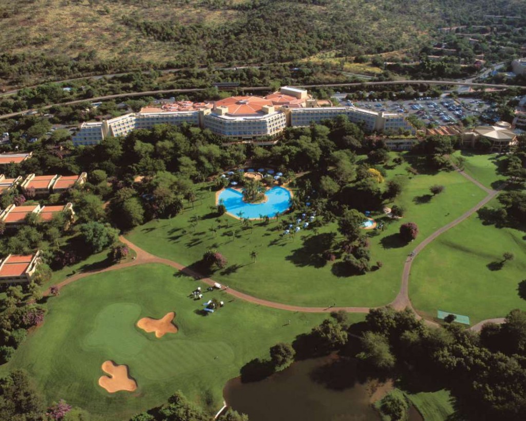 В ЮАР для гольфистов лучшим местом для игры считается гольф-курорт - Сан-Сити