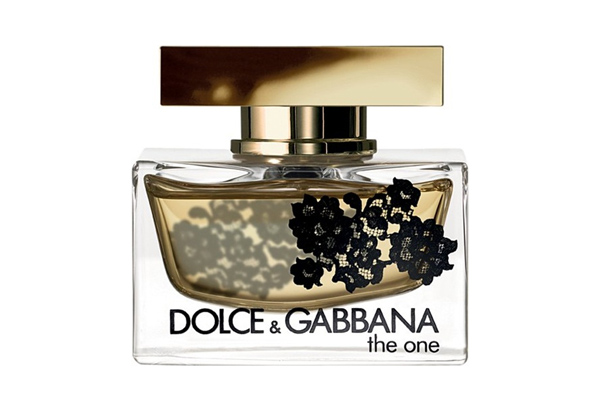 В новом издании The One Lace Edition от Dolce & Gabbana увенчан золотистой крышкой. 