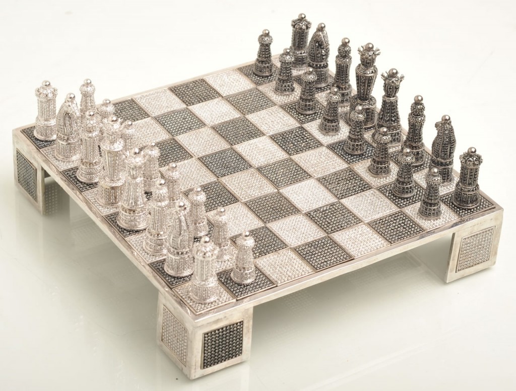 Стиль жизни,Хобби на миллион : Драгоценная шахматная доска от Jewel Cast & Techno и бренд Swarovski 