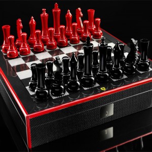 Подарки для мужчины: Подарочные шахматы от Ferrari