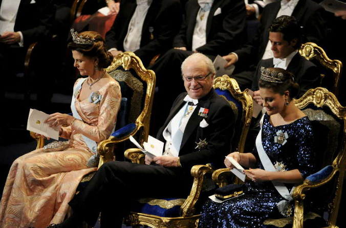 Король Швеции Карл-Густав XVI вручил золотые медали лауреатам