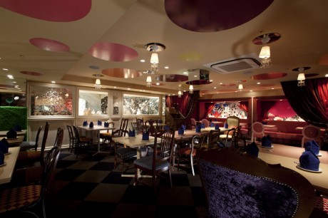 Рестораны : в Токио открылся ресторан - Alice In Wonderland