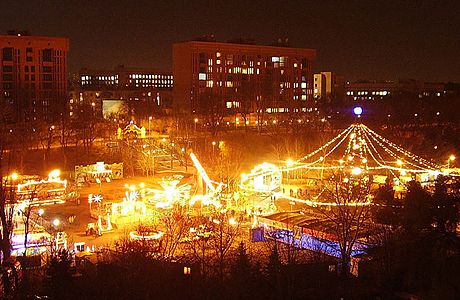 В Днепропетровске массовые гуляния происходят на Европейской площади и на Набережной.