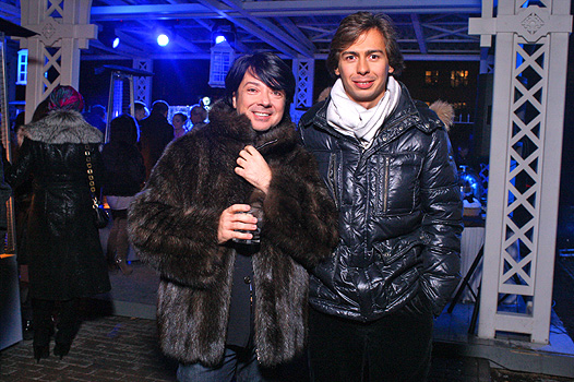 Сезонная мода : 9 декабря 2011 года модельер Валентин Юдашкин презентовал меховую коллекцию зима 2012