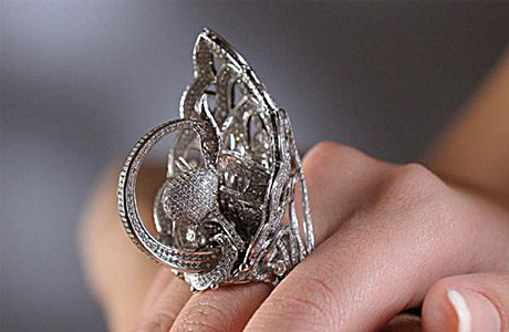 Драгоценное кольцо с бриллиантами от Лобортас