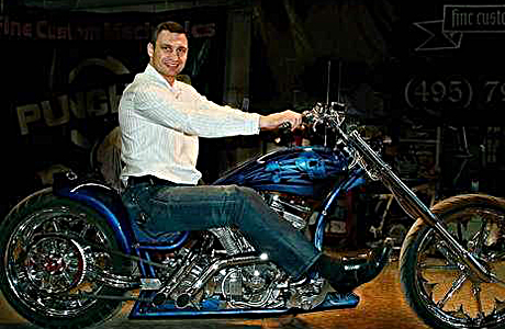 Виталий Кличко и новый мотоцикл для брата