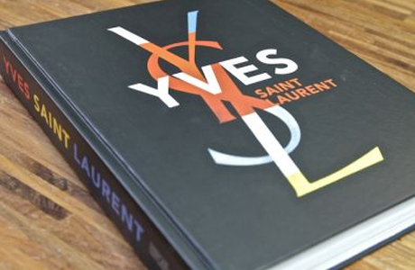 Книга в подарок от Yves Saint Laurent