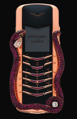 Vertu Signature Cobra примечателен дизайном