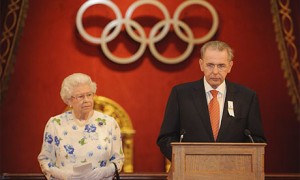 Королева Елизавета II и президент МОК Жак Рогге