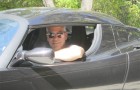 Джордж Клуни за рулем Tesla Roadster