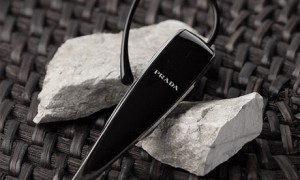 Bluetooth-гарнитура от Prada