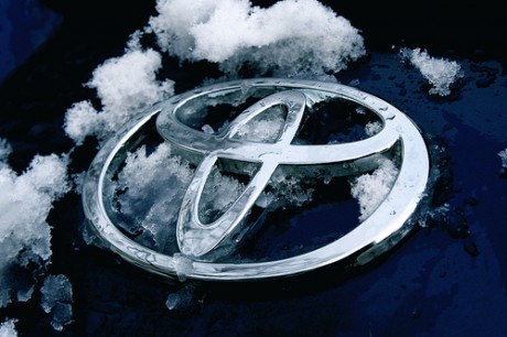 Toyota отзывает рекордное количество авто