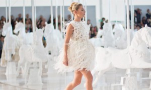 Белое платье: зимняя мода от звезд Голливуда