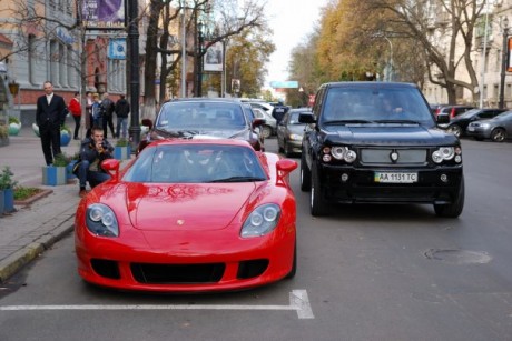 Все больше суперкаров на дорогах Киева
