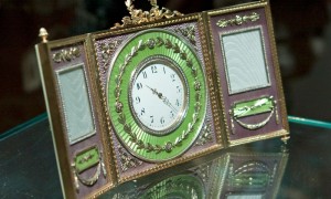 Часы от Фаберже - хороший подарок миллиардеру