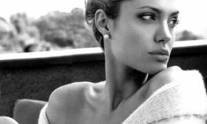 Анджелина Джоли перенесла операцию на груди