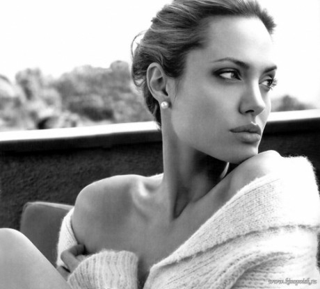 Анджелина Джоли перенесла операцию на груди