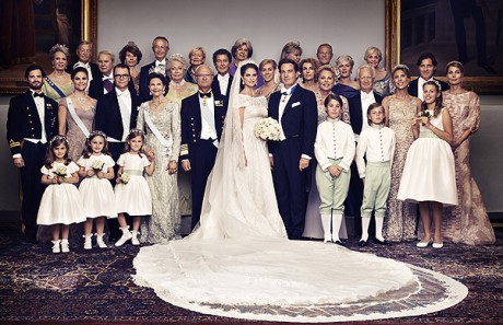 Официальное фото со свадьбы монархов