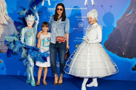 Маша Ефросинина с дочкой на шоу Cirque Du Soleil