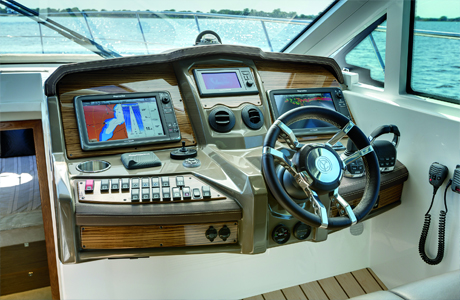 Панель приборов Cruisers Yachts 45 Cantius 