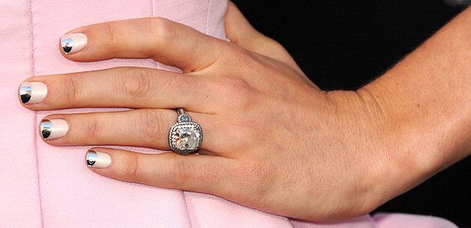 Кольцо Джессики Бил за $130 тыс.