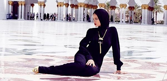 Рианна провела фотосессию в мечети
