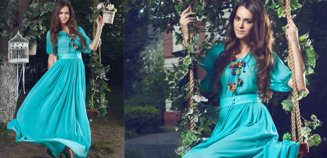 Олеся Стефанко в модном голубом платье