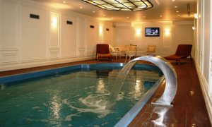 В отеле Fairmont Grand Hotel Kyiv открылся бассейн