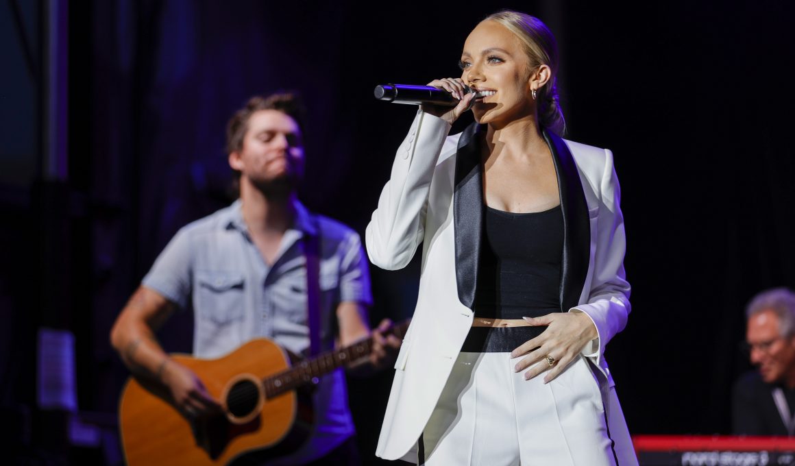 Danielle Bradbery Net Worth in 2023 Wiki, Age, Weight and Height