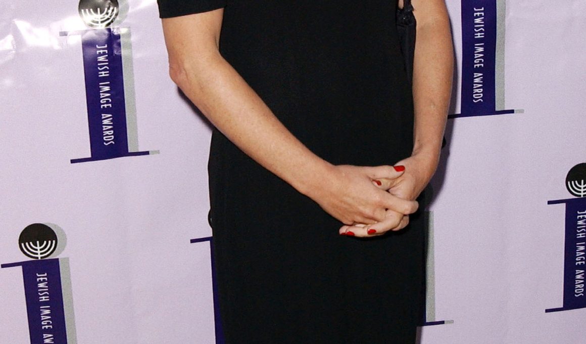 Dinah Manoff Net Worth in 2023 Wiki, Age, Weight and Height