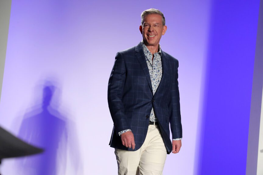 Elvis Duran Net Worth in 2023 - Wiki, Age, Weight and Height