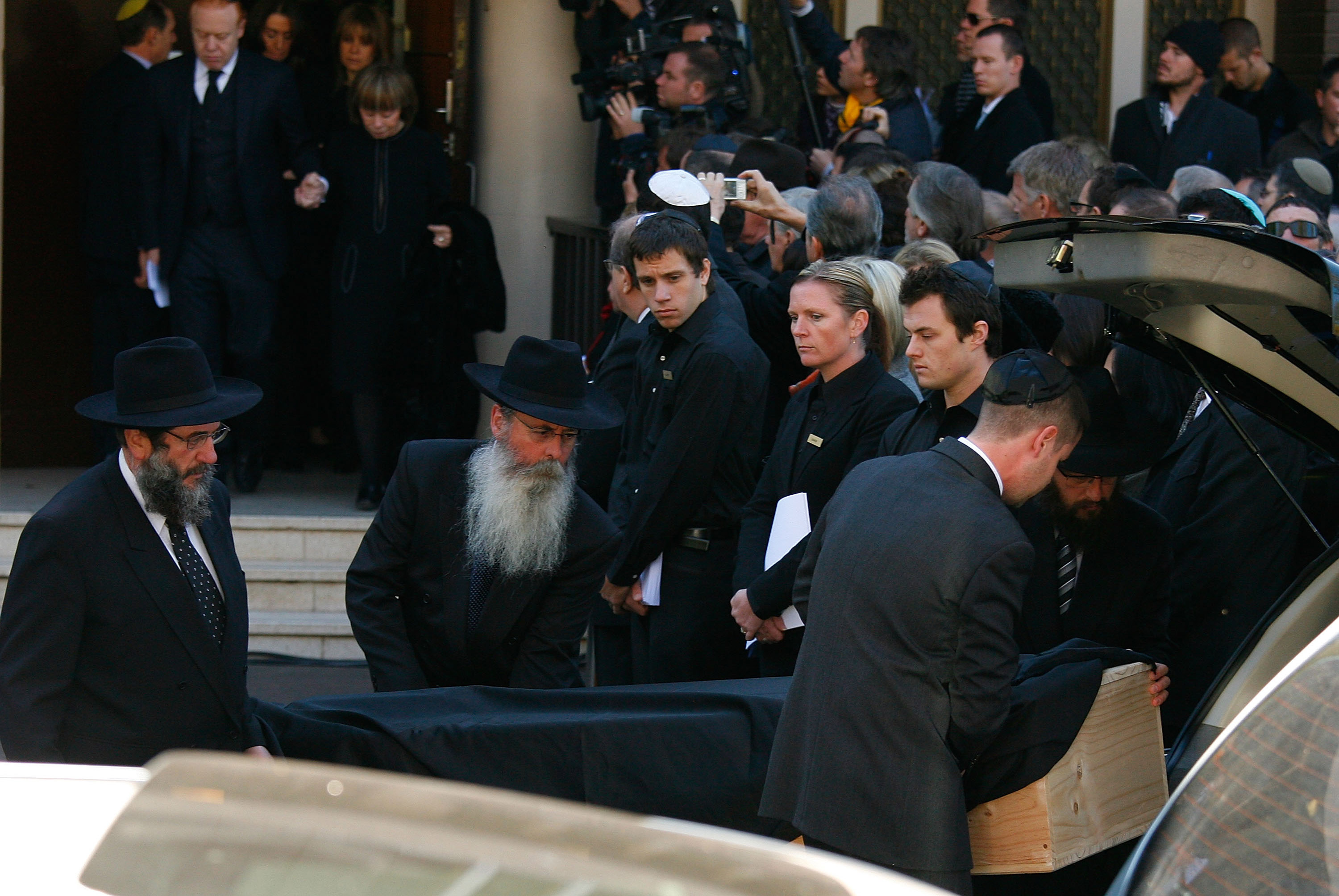 Fiona Geminder Net Worth in 2023 - Wiki, Age, Weight and Height