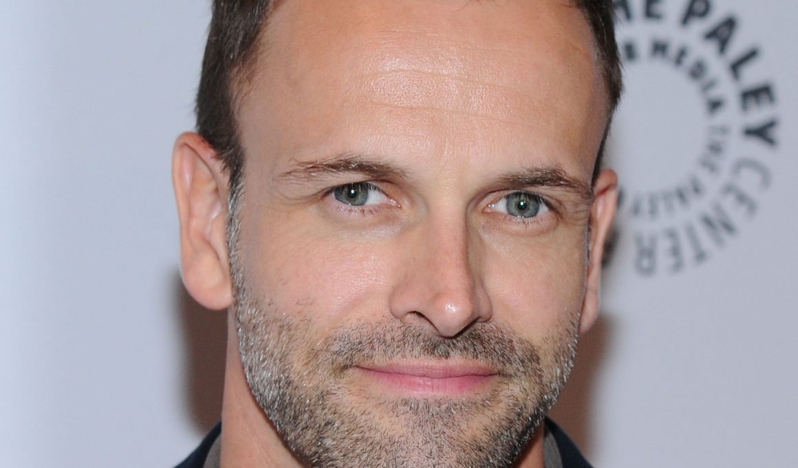 Jonny Lee Miller Net Worth in 2023 - Wiki, Age, Weight and Height ...