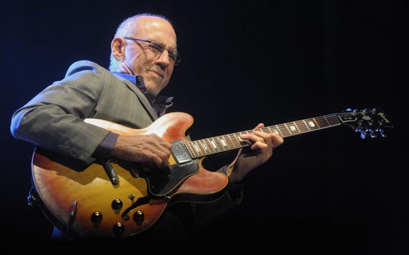 Larry Carlton