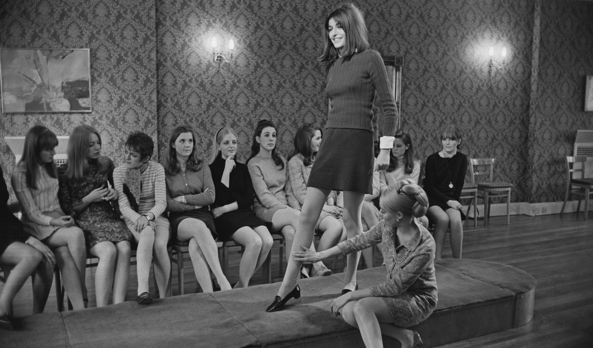 Vicki Lewis Net Worth in 2023 - Wiki, Age, Weight and Height