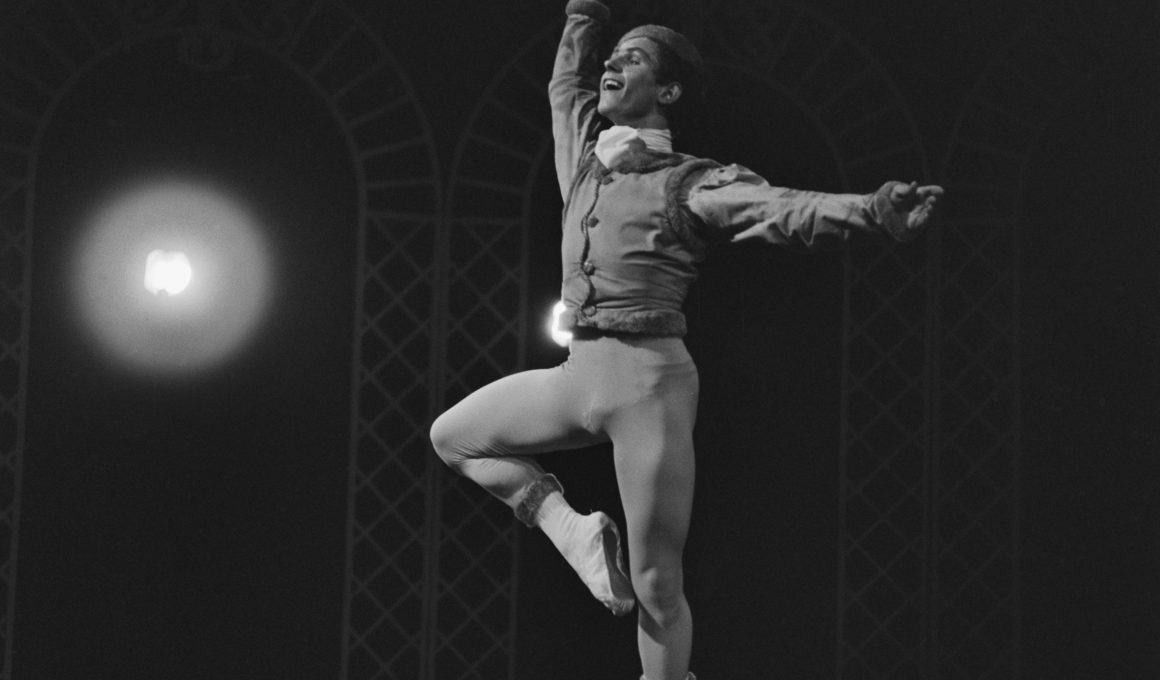 Wayne Sleep Net Worth in 2023 - Wiki, Age, Weight and Height