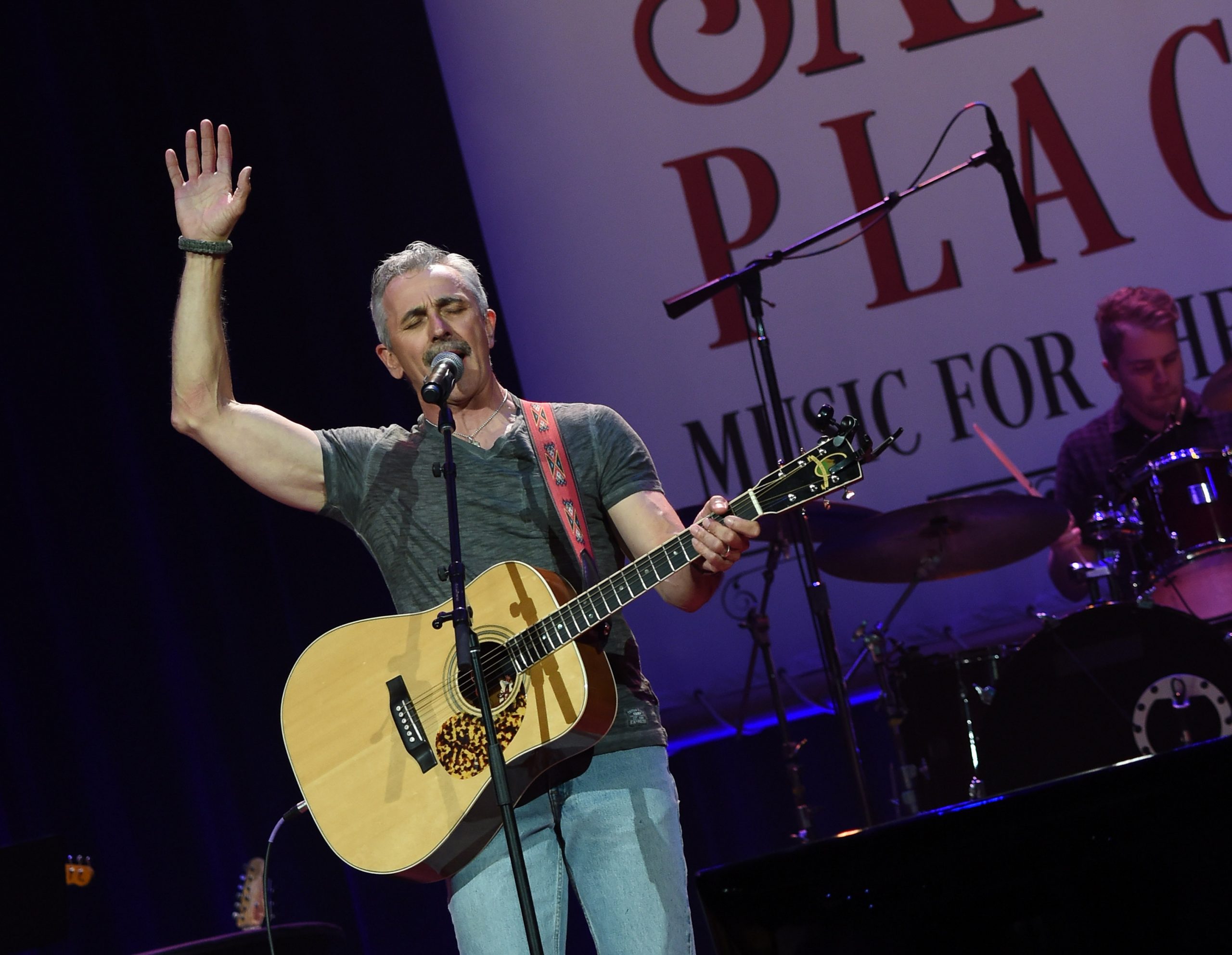 Aaron Tippin photo 2