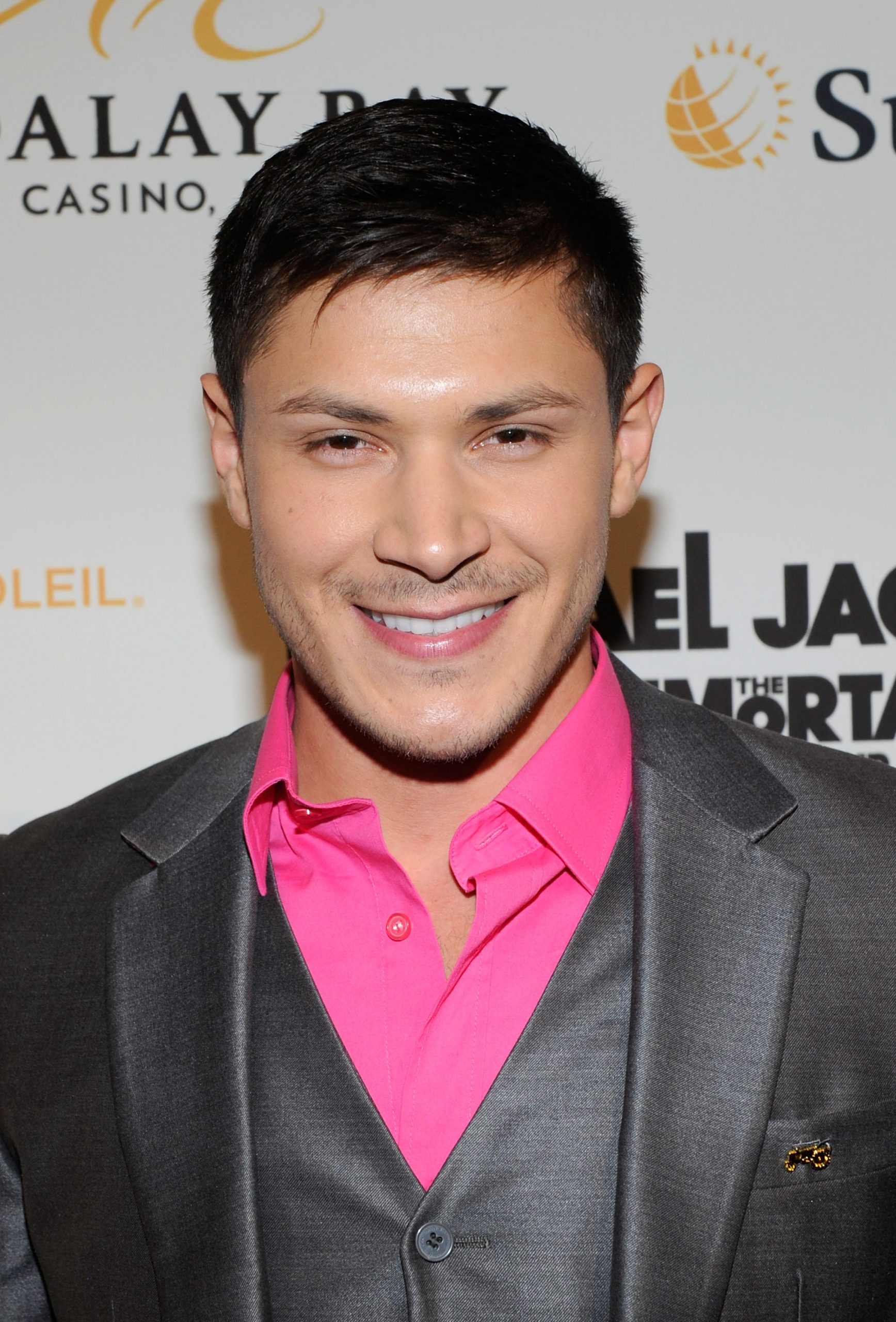 Alex Meraz photo 3