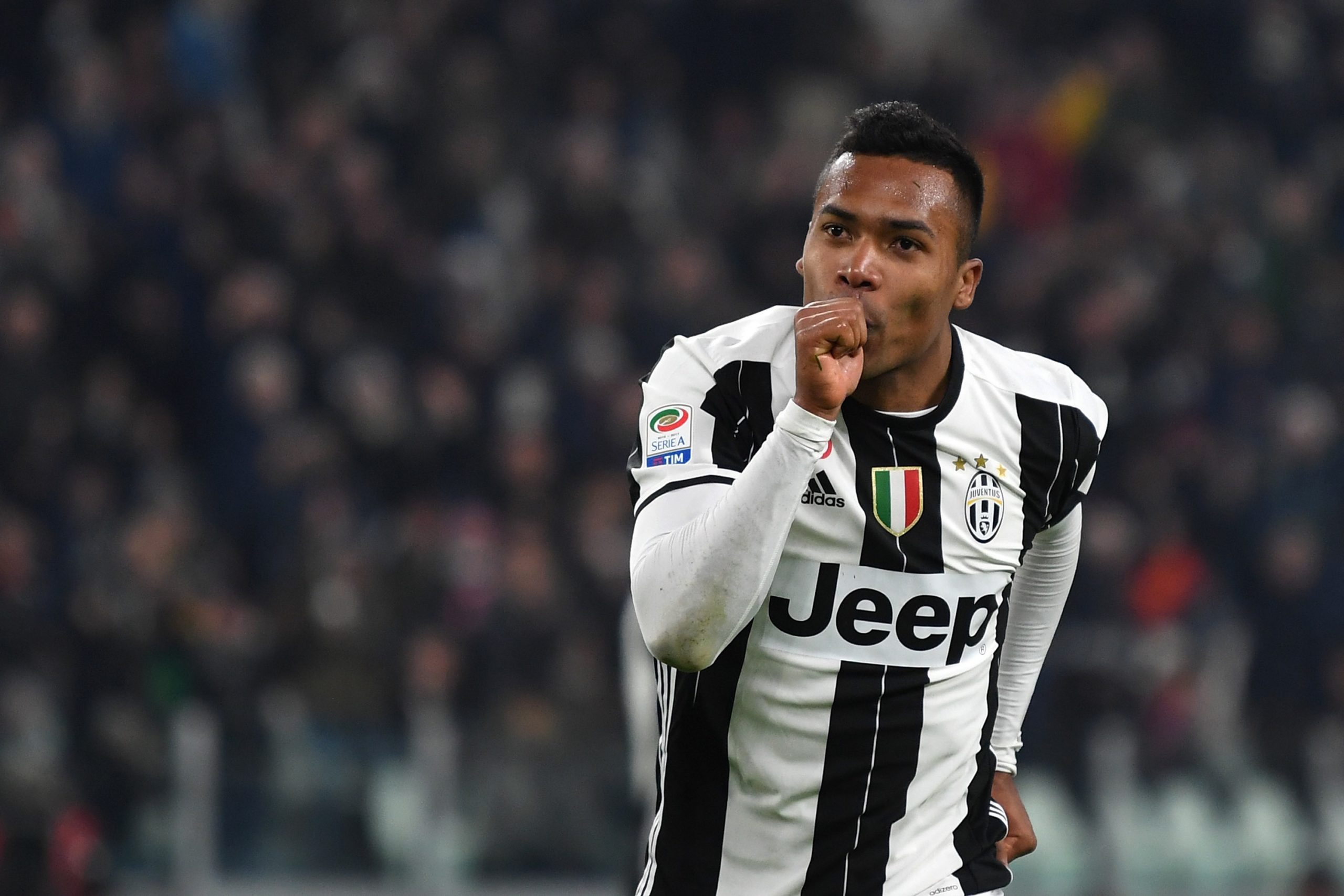 Alex Sandro photo 3