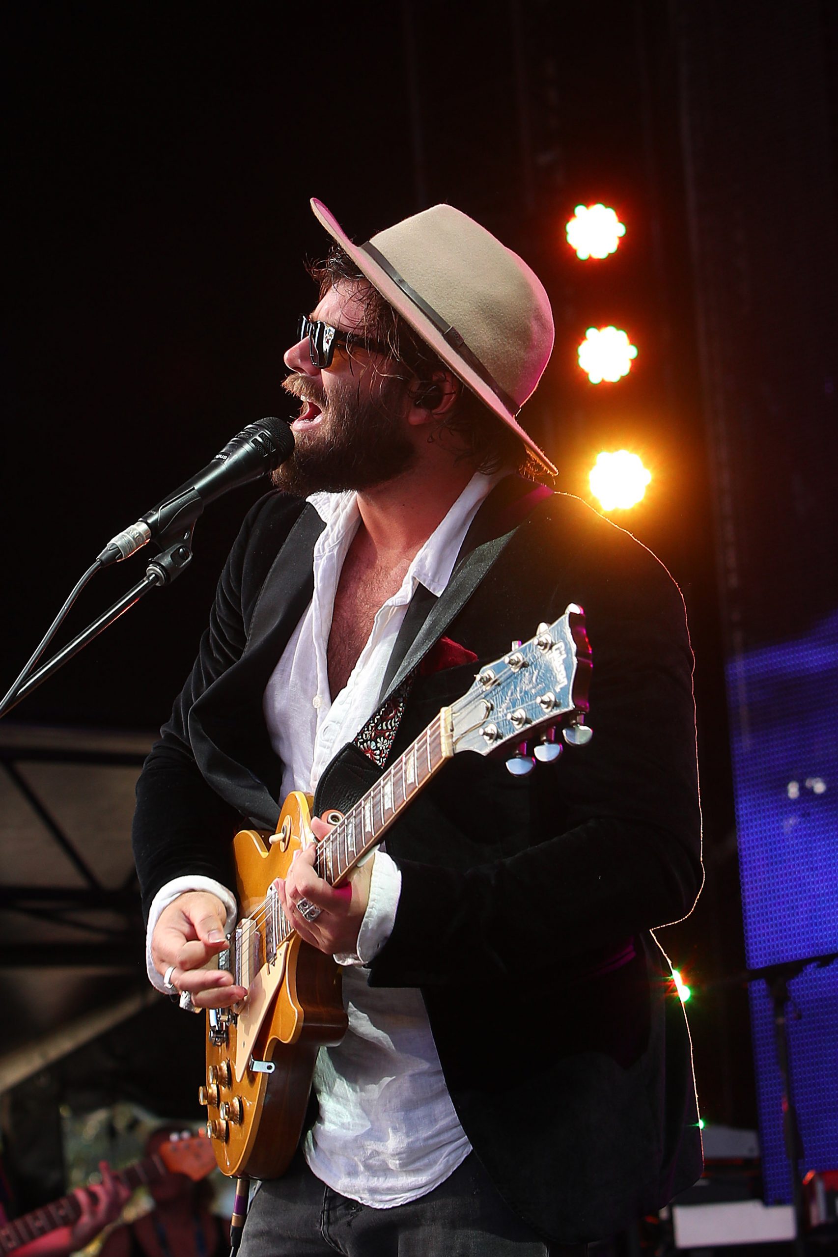 Angus Stone photo