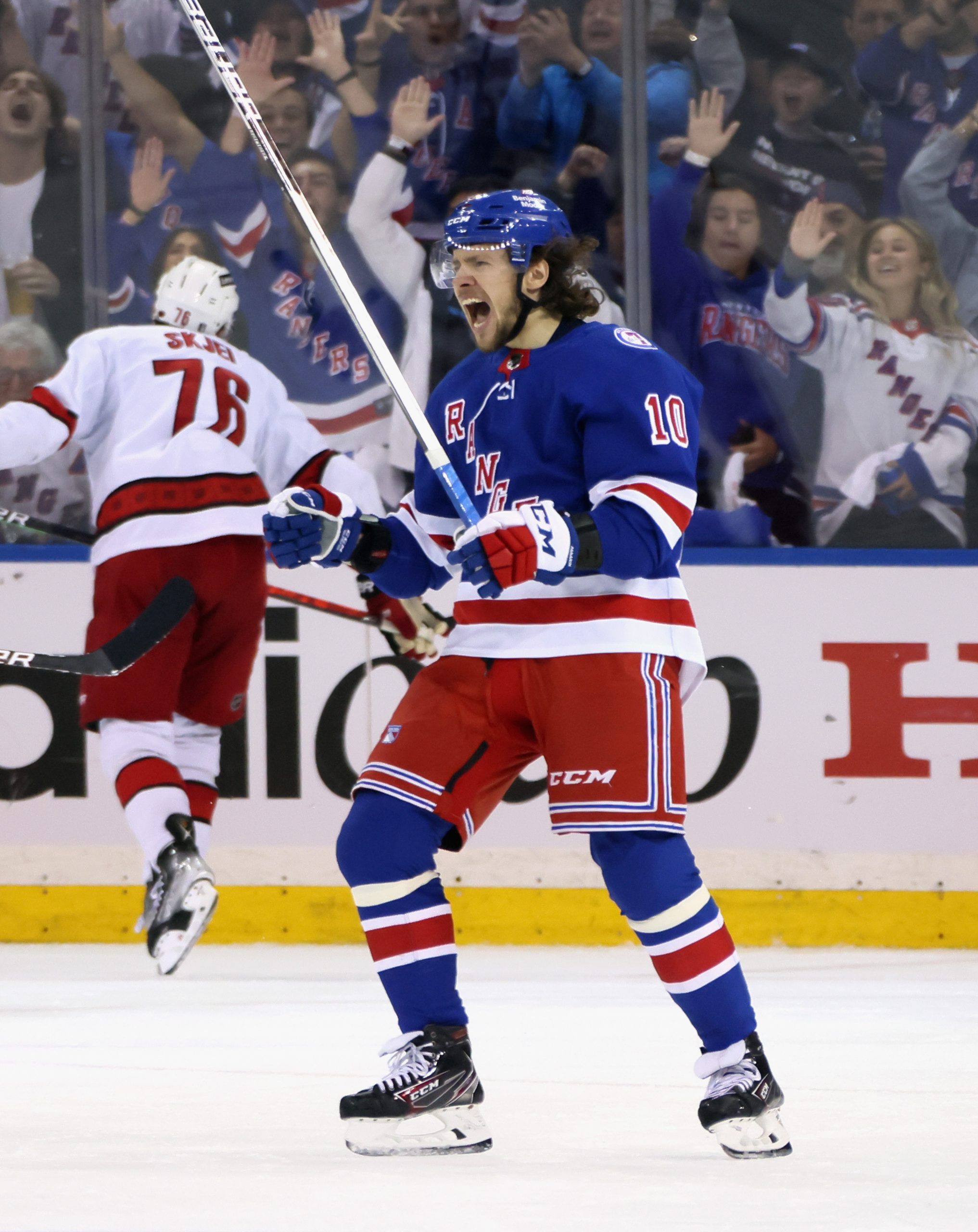 Artemi Panarin photo 2